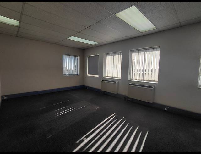90M² OFFICE TO LET IN BRYANSTON